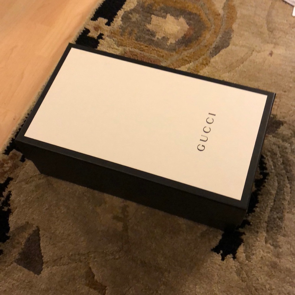 A box (Gucci)